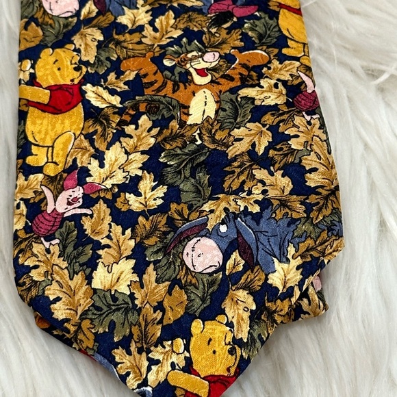 Disney Winnie the Pooh silk tie - Picture 2 of 4